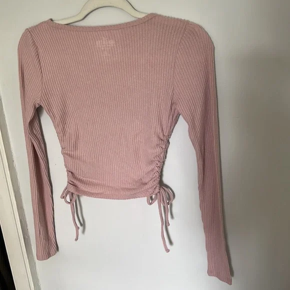 XS new Hollister long sleeve tee - Picture 3 of 3